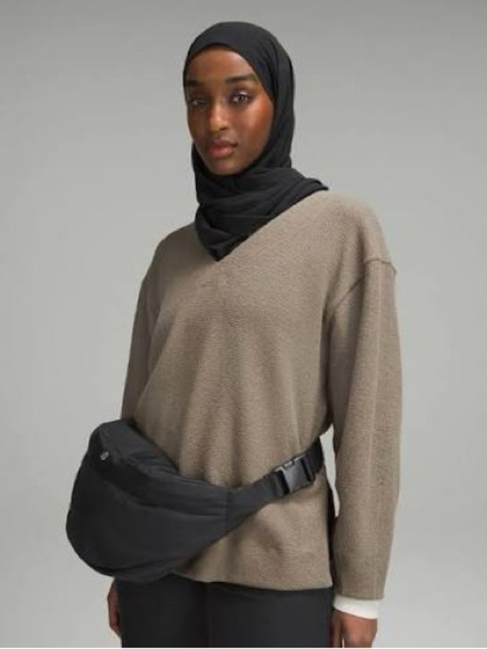 LULULEMON - Classic Belt Bag 3.5L in Black Nylon - Picture 4 of 15